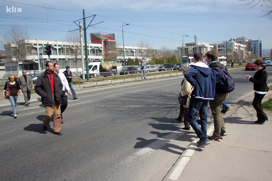 Pješački prijelaz u Nedžarićima na kojem je stradala mlada majka (Foto: Davorin Sekulić/Klix.ba)