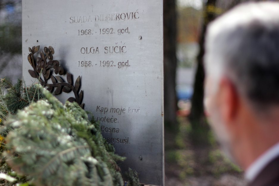 Spomenik Suadi Dilberović i Olgi Sučić (Foto: Davorin Sekulić/Klix.ba)
