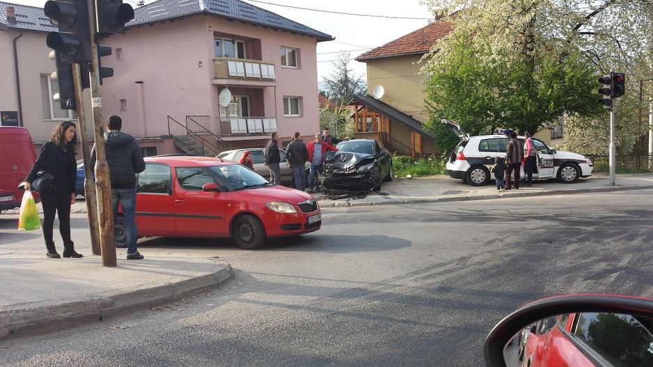 Nesreća u ulici Derviša Numića (Foto: Čitatelj)