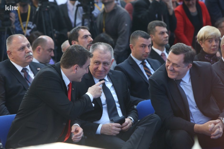 Damir Hadžić, Bariša Čolak i Milorad Dodik na Sajmu u Mostaru. (Foto: Feđa Krvavac/Klix.ba)