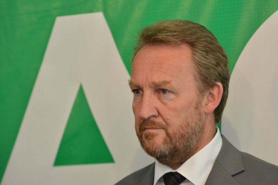 Izetbegović: EU mora dati žuti ili crveni karton opstrukcionistima