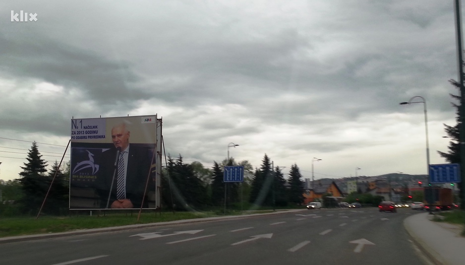 Memić na plakatu u aprilu 2014. godine