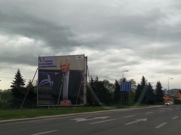 Memićev plakat na ulazu na Ilidžu