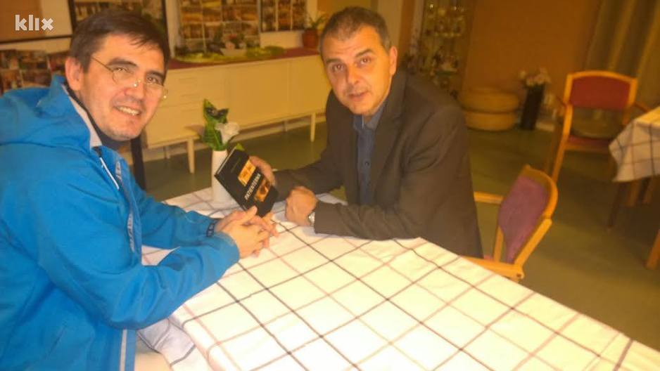 Autor Muhamed Mahmutović sa Jasenkom Selimovićem