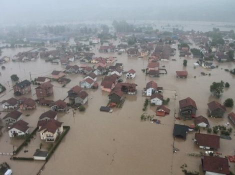 Evakuisano 29 đaka iz Doma učenika u poplavljenom Doboju