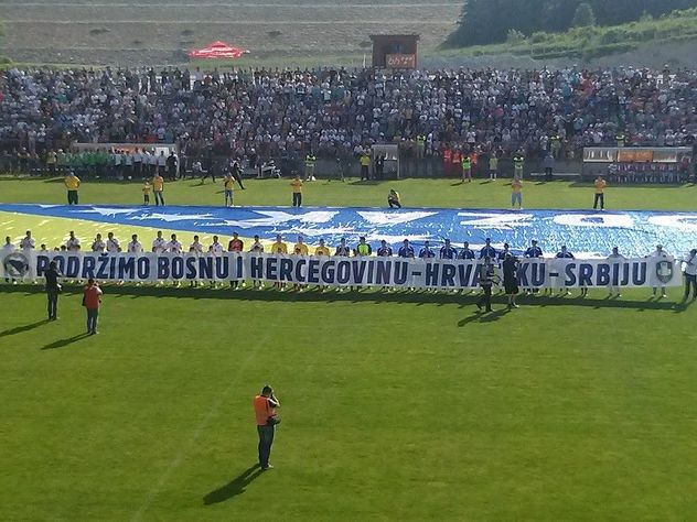 Stadion U Gradaccu Dupke Pun Zmajevi Igraju Za Zrtve Poplava U Bih Klix Ba