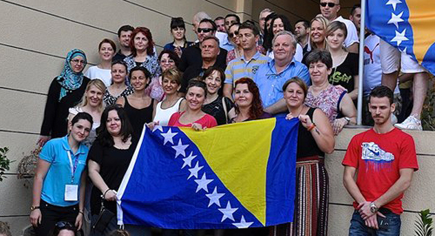 Emina je u plavoj majici