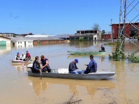 Pojedina naselja u Donjem Žabaru i Šamcu još pod vodom