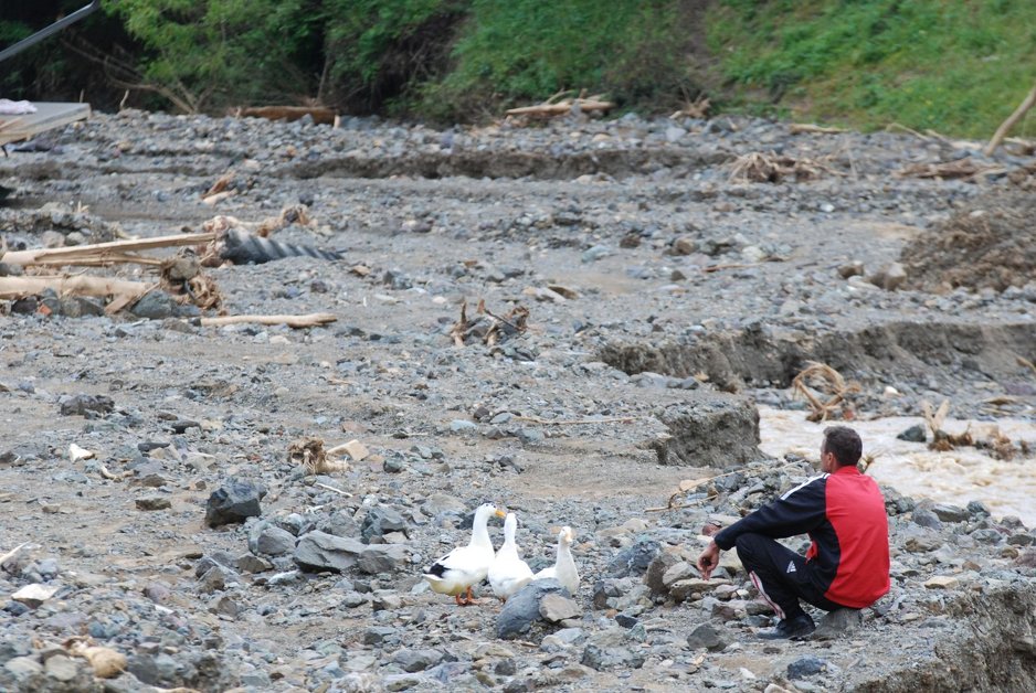 Kuća u kojoj je živjela višečlana porodica Tutmić srušena je tokom poplava (Foto: Anadolija)