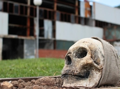 Mak Hubjer danas nastavlja izvedbu performansa "Uživo iz Srebrenice"