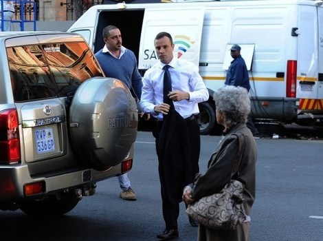 Oscar Pistorius dolazi u sudnicu (Foto: AFP)