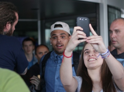 Chris Brown na Sarajevskom aerodromu (Foto: Davorin Sekulić/Klix.ba)