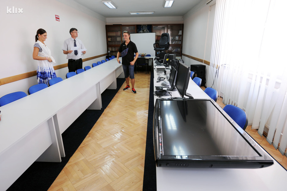 Otuđeni predmeti koje je predao uhapšeni (Foto: Darko Zabuš/Klix.ba)