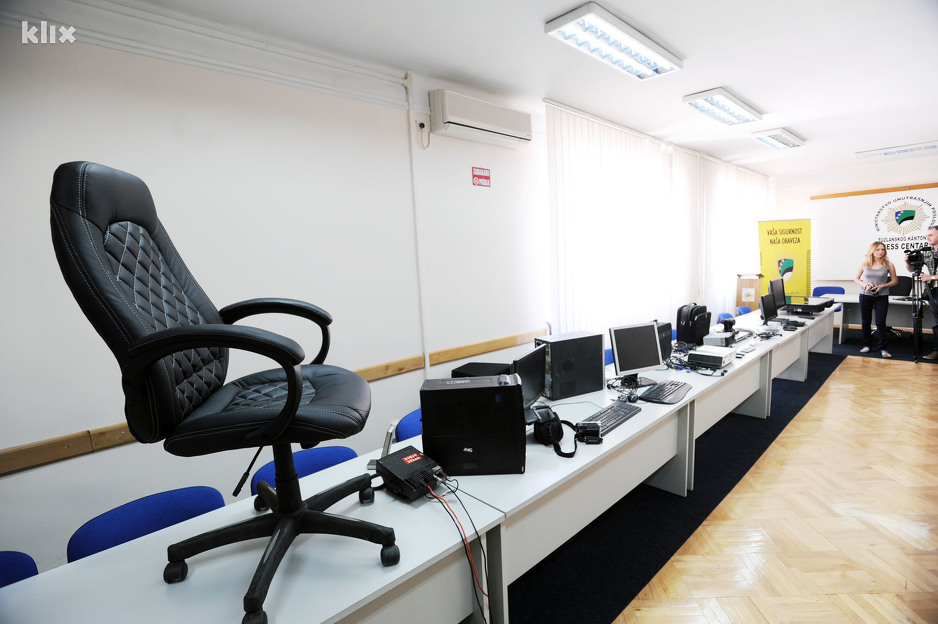 Otuđeni predmeti koje je predao uhapšeni (Foto: Darko Zabuš/Klix.ba)