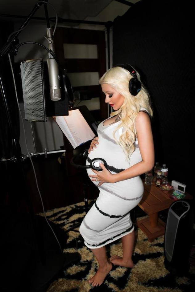 Christina Aguilera u studiju (Foto: Facebook)