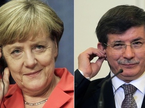 Angela Merkel i Ahmet Davutoglu (Foto: EPA)