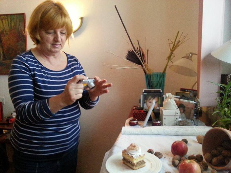 Fotografiranje kolača za objavu na Facebooku