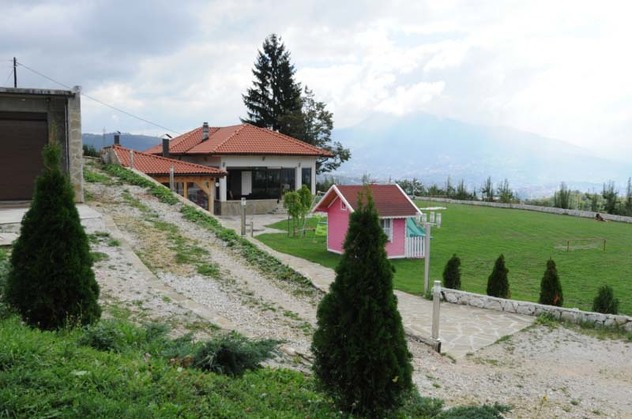 Lagumdžija vikendicu sa zemljištem na Poljinama u imovinskom kartonu prikazuje kao nasljedstvo, iako ju je kupio zajedno sa puncem
