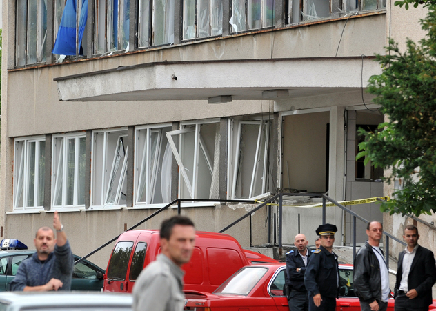 U ranim jutarnjim satima postavljena je improvizirana eksplozivna naprava na stražnji zid zgrade PU Bugojno (Foto: AFP)