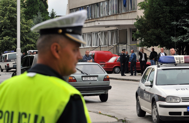 U toj eksploziji smrtno je stradao policajac Tarik Ljubuškić, teško ranjena njegova kolegica Edina Hindić (Foto: AFP)