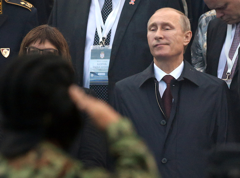 Vladimir Putin na vojnoj paradi u Beogradu (Foto: EPA)