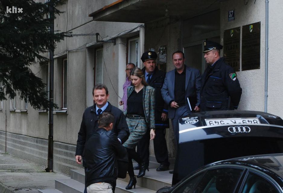 Umihanić napušta zgradu Vlade TK (Foto: Darko Zabuš/Klix.ba)