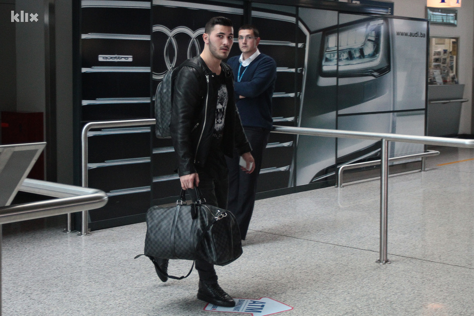 Sead Kolašinac na Sarajevskom aerodromu (Foto: Feđa Krvavac/Klix.ba)