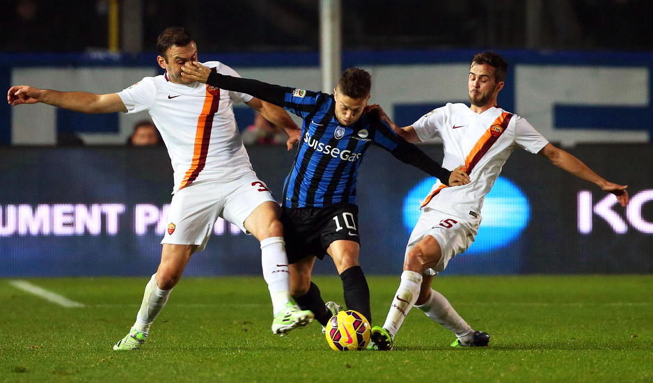 Dario Gomez, Vasilis Torosidis i Miralem Pjanić (Foto: EPA)