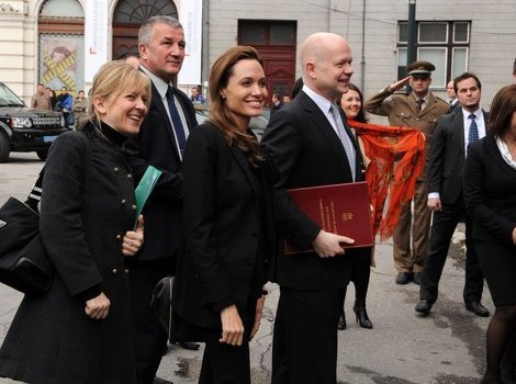 Arminka Helić, Angelina Jolie i William Hague u Sarajevu (Foto: Nedim Grabovica/Klix.ba)