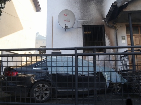 Zapaljeni Audi 6 i kuća Troboka (Foto: Arhiv/Klix.ba)