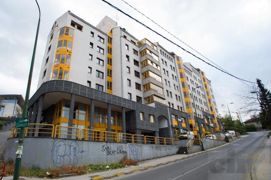 U zgradi „Lipa“ u Sarajevu se nalazi 21 od ukupno 65 stanova Vlade za službeni smještaj izabranih i imenovanih funkcionera (Foto: CIN)