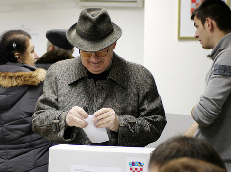 S glasačkog mjesta u Tuzli (Foto: Darko Zabuš/Klix.ba)