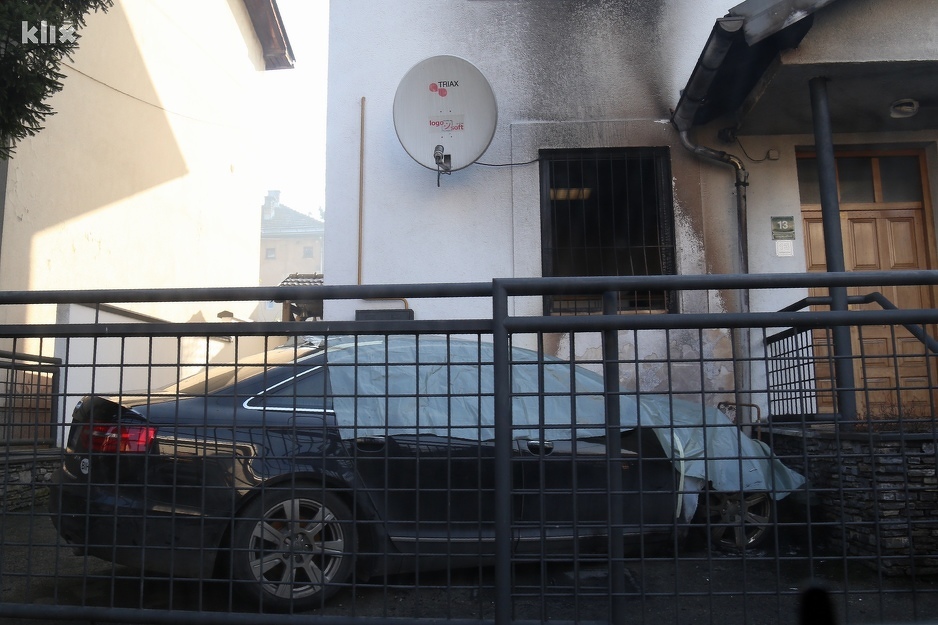 Zapaljena kuća i automobil Zorana Troboka (Foto: Arhiv/Klix.ba)