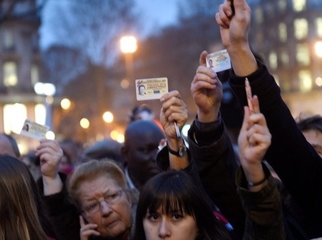 Masovno okupljanje građana u znak podrške Magazinu Charlie Hebdo