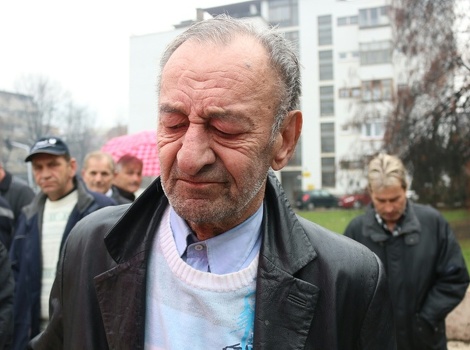 Borac Mujaga Ćoralić sa suzama u očima zbog bolesti i teškog života (Foto: Davorin Sekulić/Klix.ba)