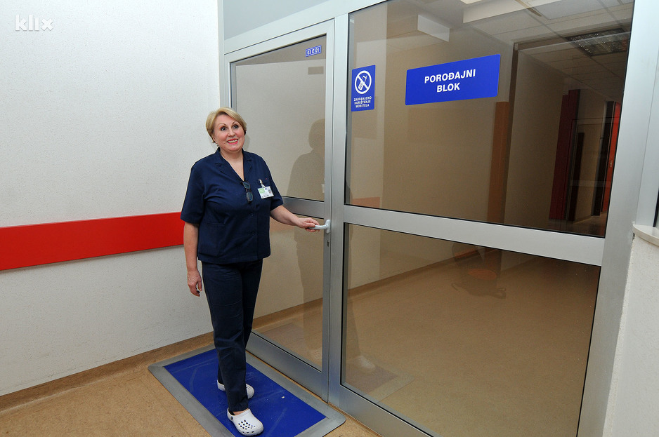 Munevera Grbo pred porođajnom salom (Foto: Nedim Grabovica/Klix.ba)