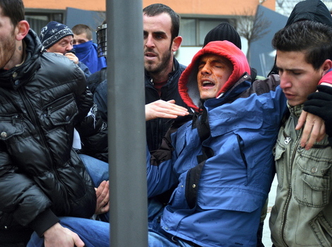Neredi na protestima u Prištini (Foto: EPA)