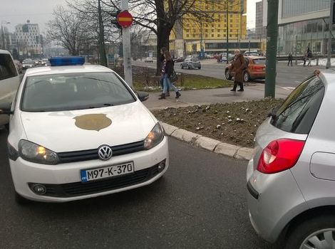 Policijsko auto učestvovalo u udesu (Foto: Edin Karahusić)