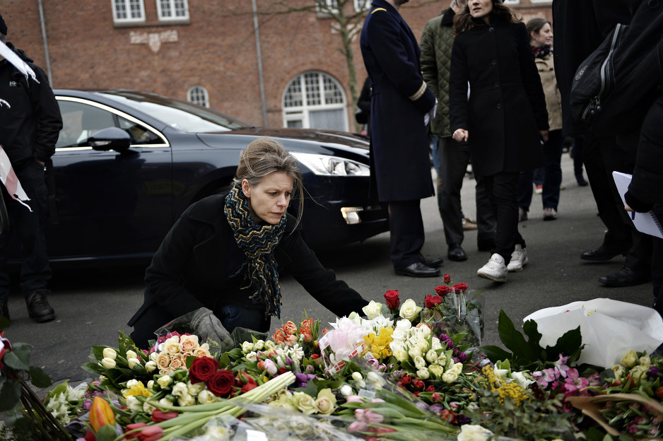 Cvijeće za žrtve u Kopenhagenu (Foto: EPA)