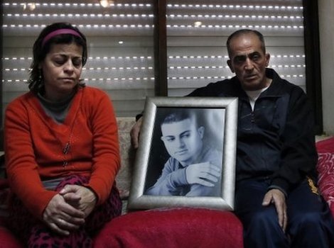 Roditelji ubijenog mladića (Foto: AFP)