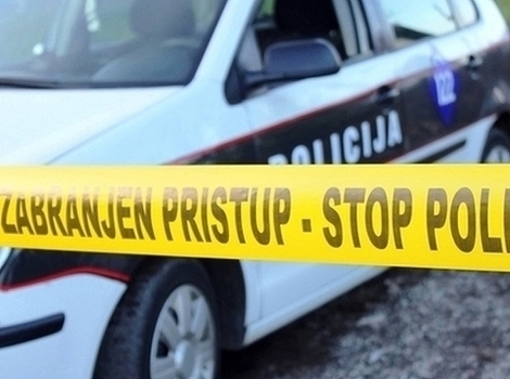Zbog saobraćajne nesreće prekinut saobraćaj na putu Tuzla-Doboj