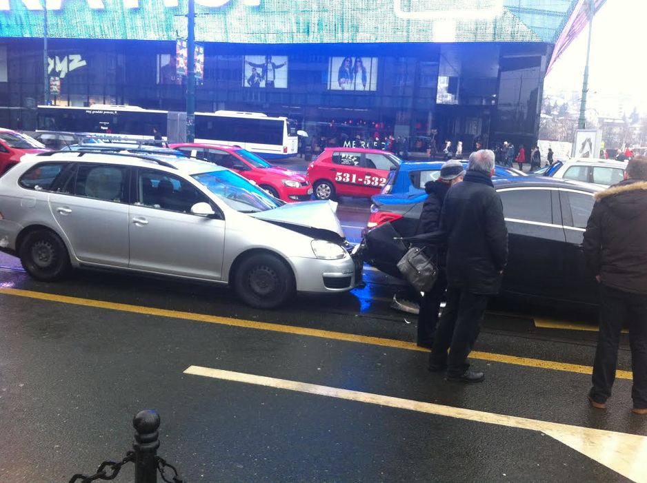 Sa mjesta nesreće (Foto: Čitatelj/Klix.ba)