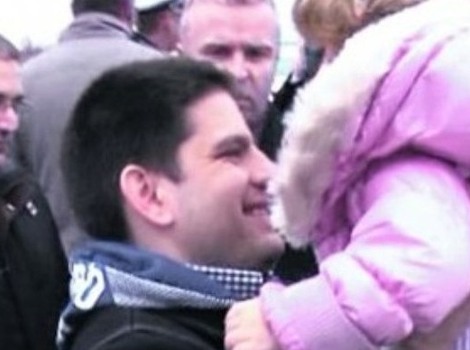 Otac sa kćerkom nakon njenog pronalaska (Foto: MUP)