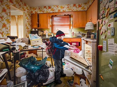 Život djeteta u kući sakupljača stvari (Foto: Daily mail)