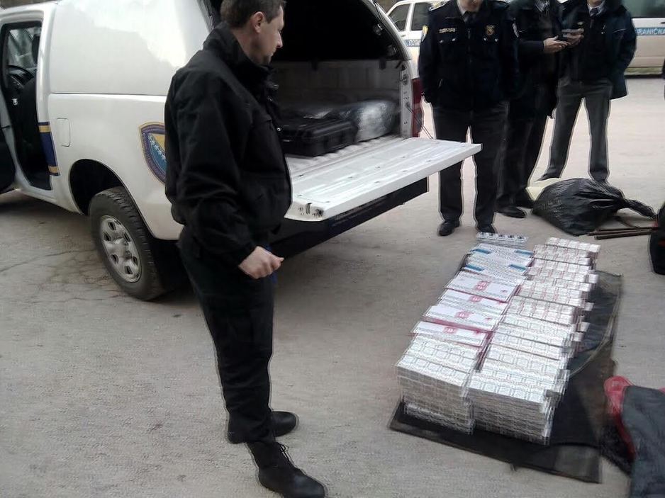 Zaplijenjene cigarete (Foto: UIO BiH)