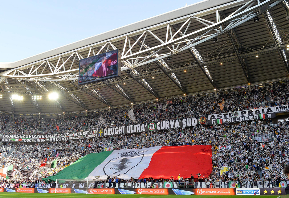 Navijači Juventusa na stadionu u Torinu (Foto: EPA)