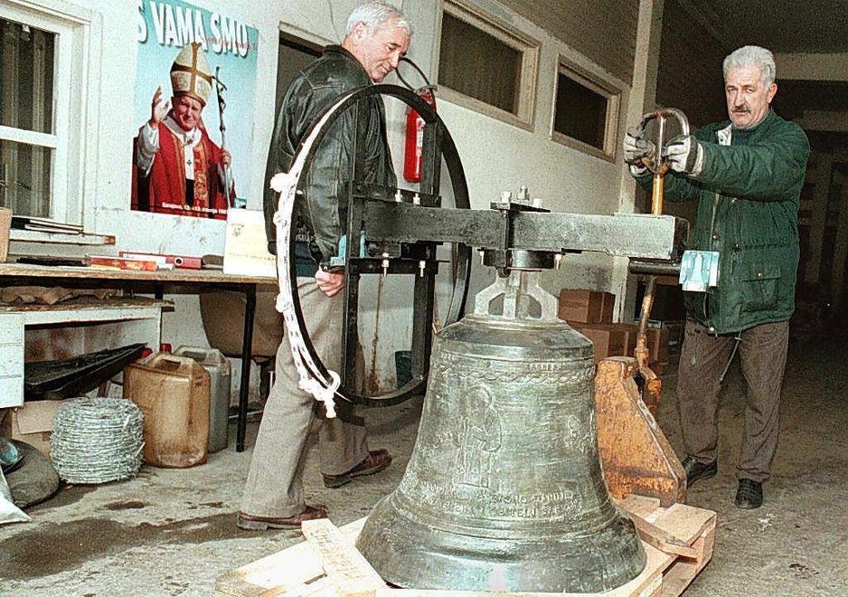 Zvono koje je papa Ivan Pavao II poklonio župi Sv. Leopolda Mandića (Foto: EPA)