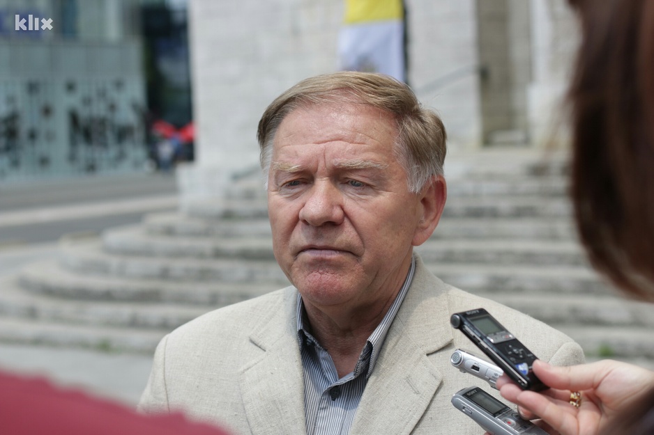 Gradonačelnik Komšić na ceremoniji otkrivanja spomenika (Foto: Davorin Sekulić/Klix.ba)