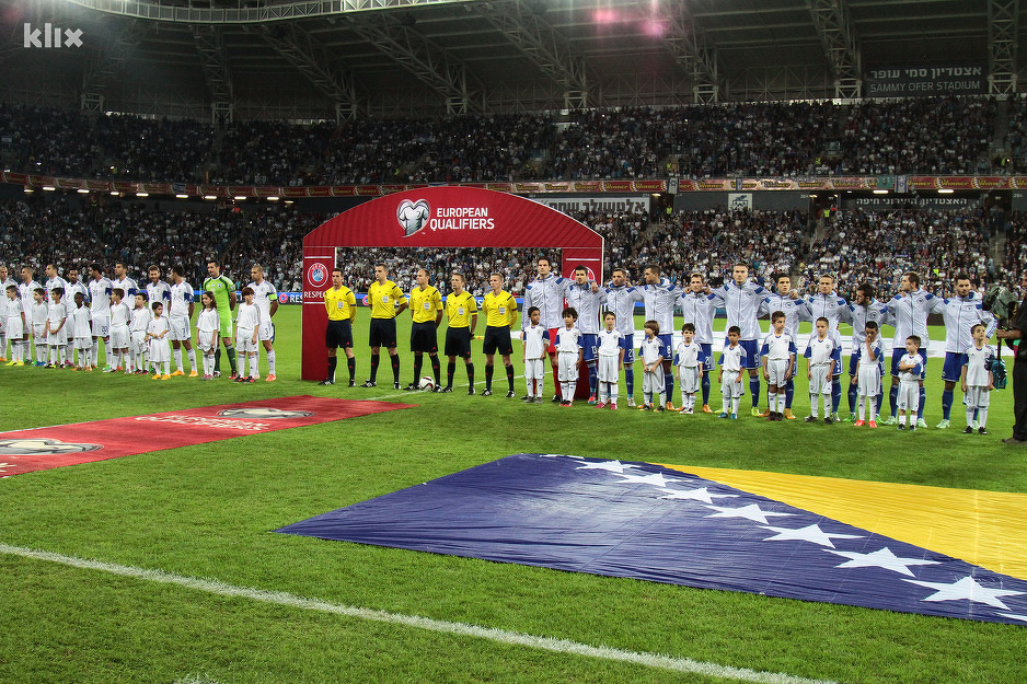 Reprezentacije Izraela i BiH na stadionu Sammy Offer u Haifi