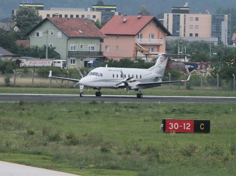 Avion kojim je došao Orić (Foto: Feđa Krvavac/Klix.ba)